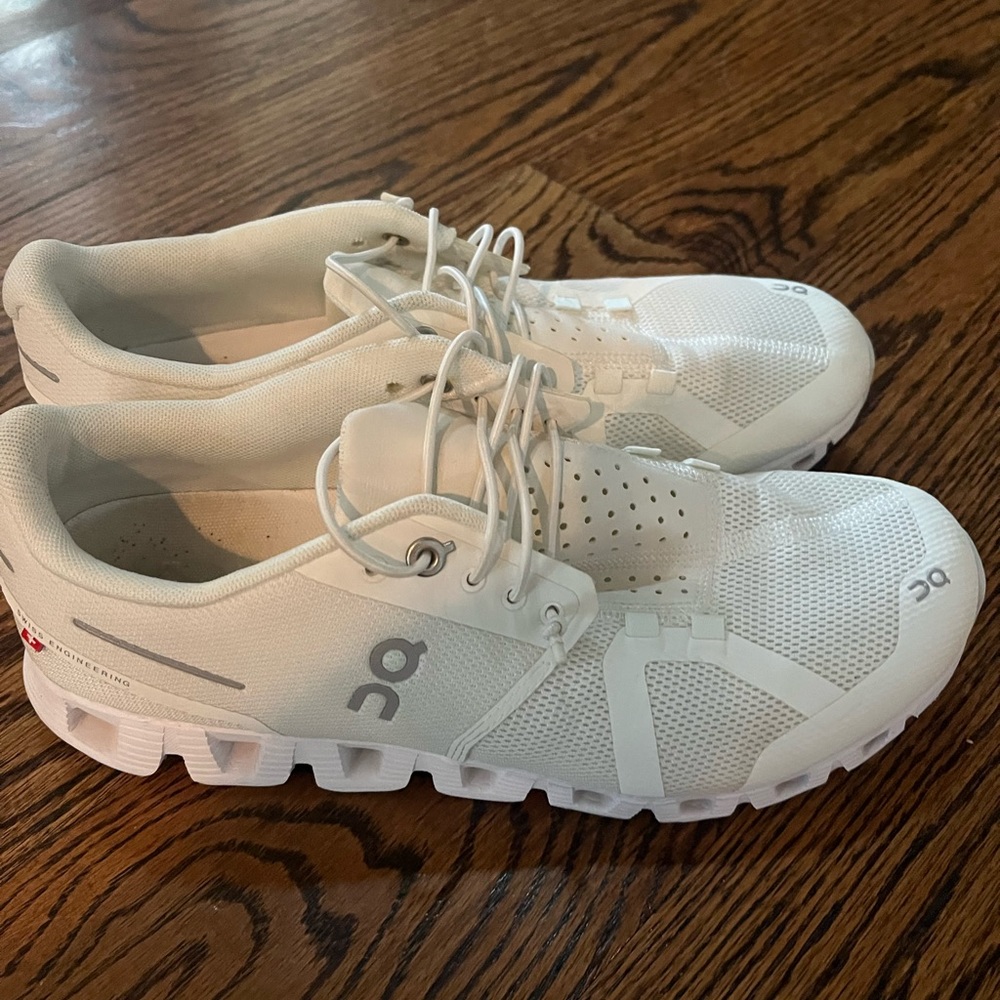 On Cloud Cloud 5, Women’s Size 8.5